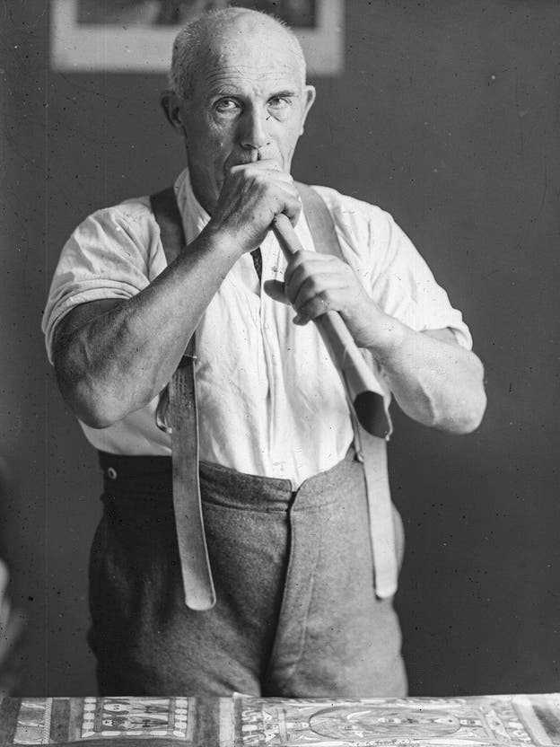 Adolf Wölfli with a paper trumpet.  Waldau mental asylum, photographer probably Marie von Ries-Imchanitzky, around 1920.