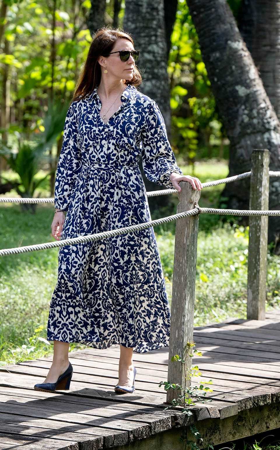Princess Marie visits Cambodia and chooses a Zara dress for the first day. 