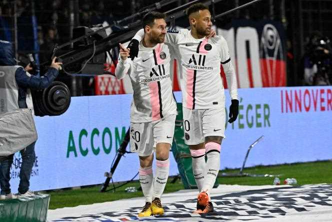 PSG players Lionel Messi and Neymar (from left to right) during the match of the 31st day of Ligue 1 against Clermont, at the Gabriel-Montpied stadium, April 9, 2022.
