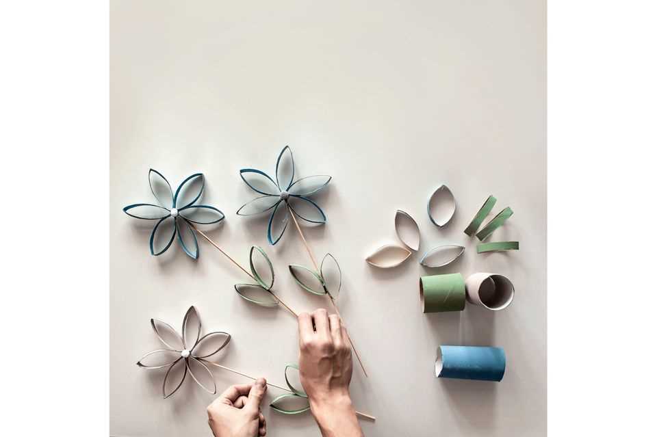 Craft ideas spring: flowers from toilet paper roll