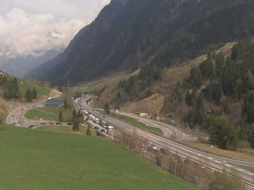 Tin avalanche in front of the Gotthard. 