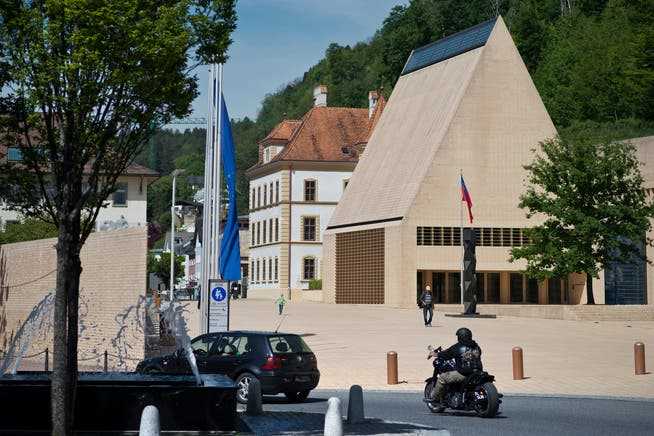 The debate about building a new hospital is likely to dominate Liechtenstein politics in the coming months.  The picture shows the government building in Vaduz.