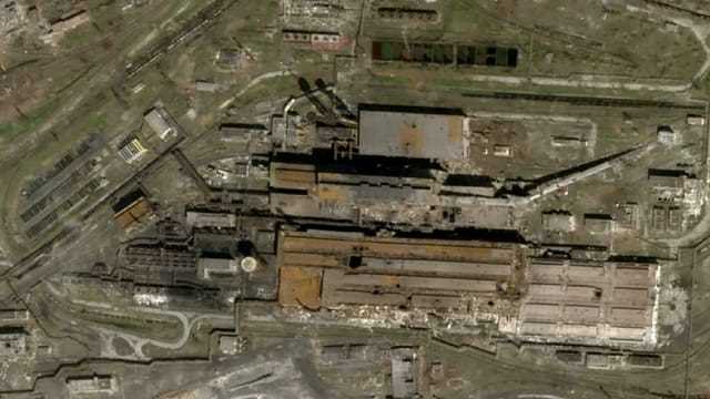 Dieses von Planet Labs veröffentlichte und am 20. April 2022 aufgenommene Satellitenfoto zeigt das Stahlwerk Asowstahl in Mariupol.