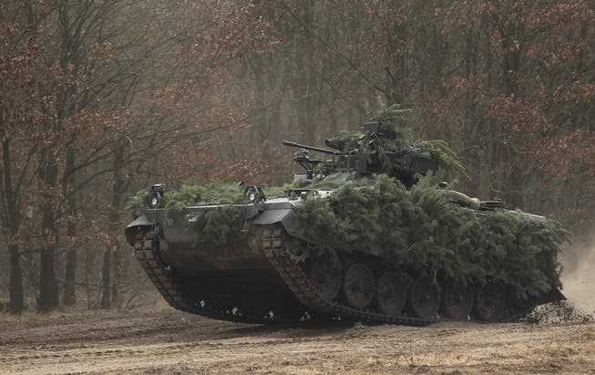 After a long hesitation, Berlin seems ready to deliver armored personnel carriers to Ukraine in a ring swap with Slovenia.  The picture shows a Marder tank of the Bundeswehr.