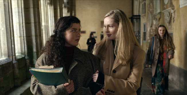 Holly and Sophie as Oxford students in the Netflix series Anatomy of a Scandal.