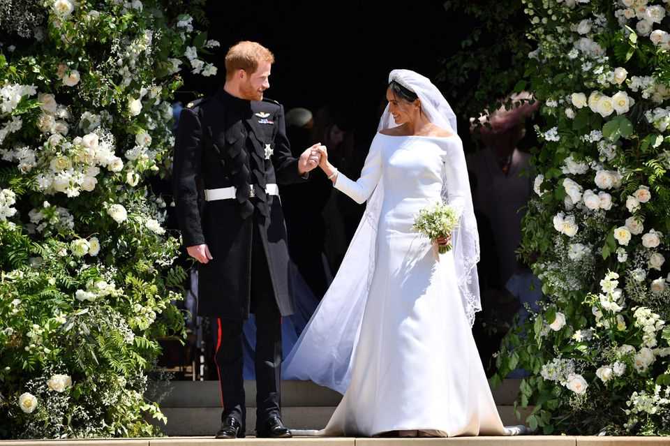 Prince Harry and Duchess Meghan step down as senior royals Prince Harry and Duchess Meghan will marry at Windsor Castle on May 19, 2018.  The joy in the country is huge: Harry, like his brother William, has finally found the woman for life.  With Meghan, a woman is entering the stage of the British monarchy that has never existed before in its centuries-long history: Meghan is an American with Afro-African roots, a former actress and has already been divorced once.  Fans and press are celebrating her as a breath of fresh air in the palace and as proof of the royal family's modern attitude. 