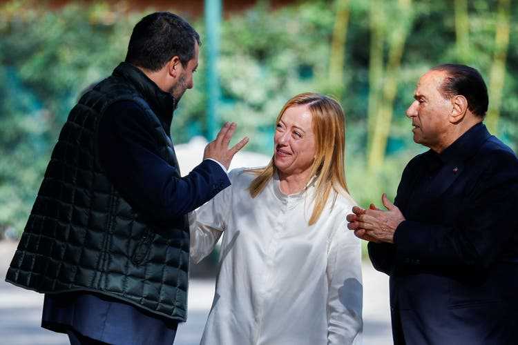 Giorgia Meloni with Lega's Matteo Salvini (left) and Silvio Berlusconi.