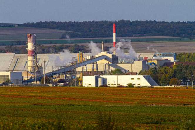 A beet sugar production plant (Cristal Union), part of which is dedicated to the production of bioethanol.  Marne region, France.