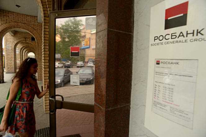 The entrance to the Russian unit of Societe Generale, Rosbank, in Moscow, May 15, 2013.