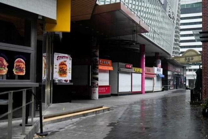 In Shanghai, China, on April 14, 2022. Shops are closed and the streets are empty.