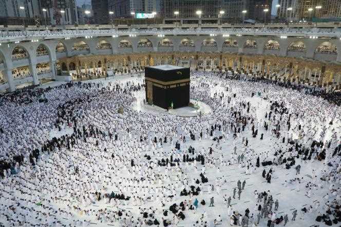 Muslims gather around the Kaaba, the holiest shrine in the Grand Mosque complex in the Saudi city of Mecca, ahead of prayers on the first day of the fasting month of Ramadan, April 2, 2022.