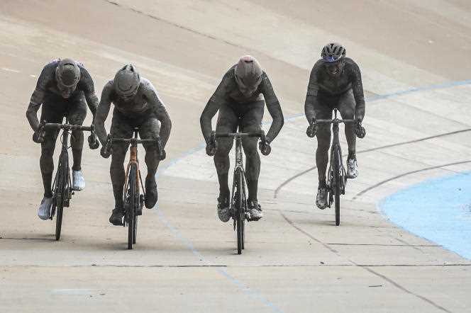 The arrival of the 2021 edition was disputed in a sprint on the Roubaix velodrome.