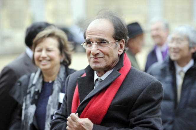 In this archive photo taken on January 6, 2011, French economist Jean Paul Fitoussi leaves the Elysee Palace, after a working lunch between the French president and international economists to prepare for the G20.
