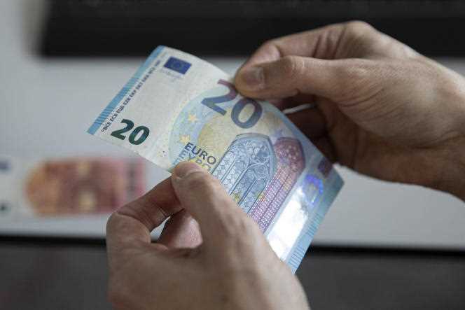 For a full-time job, the monthly minimum wage will be 1,645.58 euros gross, the Ministry of Labor announced on Friday.