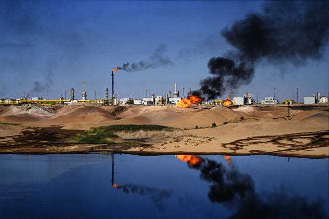 A factory of the Algerian oil and gas company Sonatrach, in the province of Ouargla (Sahara). 