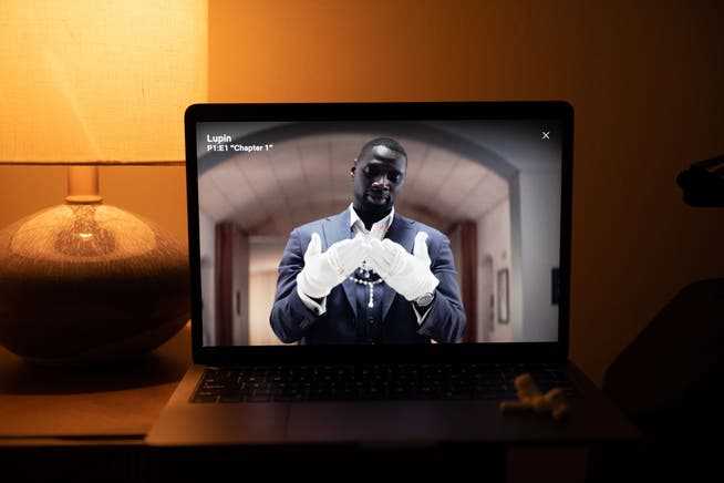 Film still from the Netflix series «Lupin», with Omar Sy as Assane Diop.