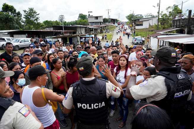 Families of prisoners gather outside the Santo Domingo de los Tsachilas prison after the Ecuadorian authorities crushed the uprising and captured some of the escaped prisoners.