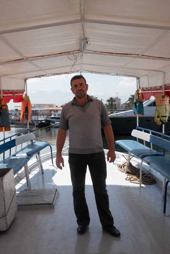 Er hat die Hoffnung aufgegeben: Walid Kanatani, hier auf seinem Boot im Hafen von Tripolis, will am Sonntag nicht wählen gehen.