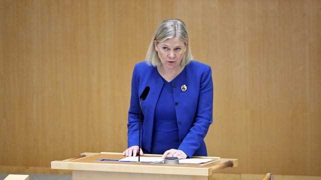 Magdalena Andersson bei der Debatte im schwedischen Parlament. 
