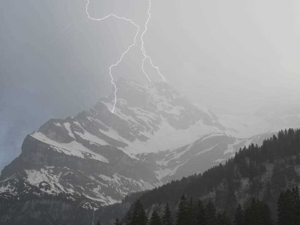 Thunderstorm from 15.5.  with lightning strike in the Ortstock near Braunwald.  Photographed from Grotzenbüel.