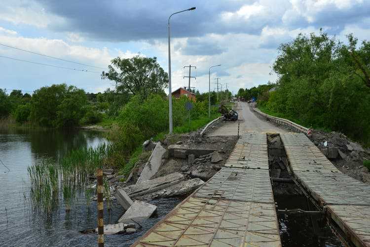 Makeshift bridge in Wilchiwka.