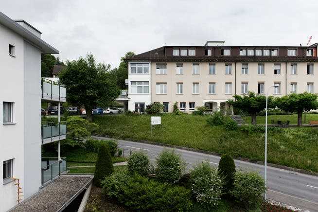 Das Paracelsus-Spital in Richterswil wird vorübergehend zu einem Durchgangszentrum für Flüchtlinge aus der Ukraine.
