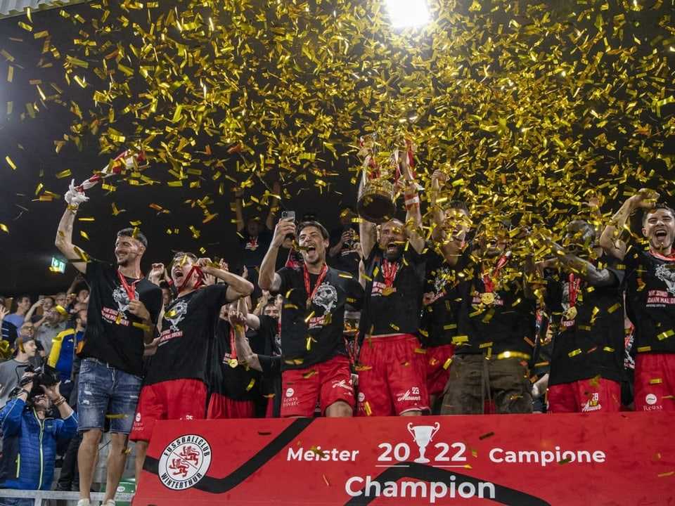 FC Winterthur players at the cup handover