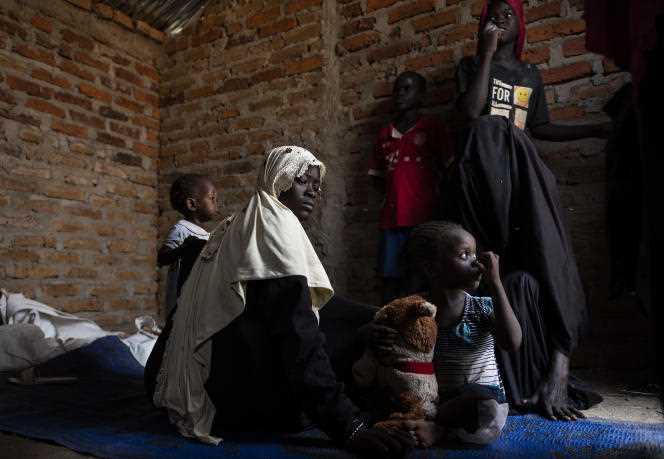Deinaba Hamid takes care of her little brothers in her shelter in the Kalambari refugee camp, about ten kilometers south of N'Djamena.