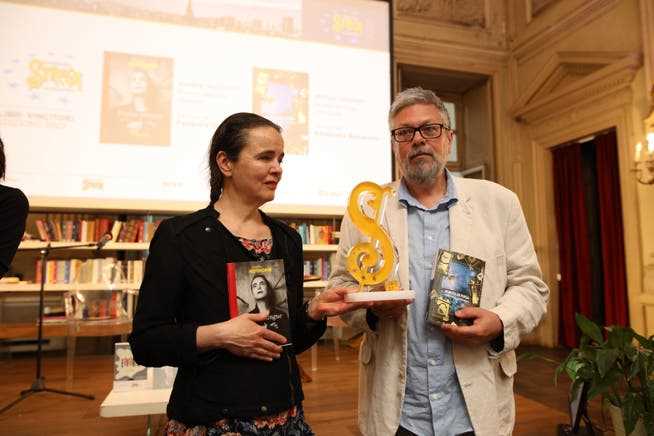 Amélie Nothomb and Mikhail Schischkin accept the Premio Strega Europeo together in Turin.
