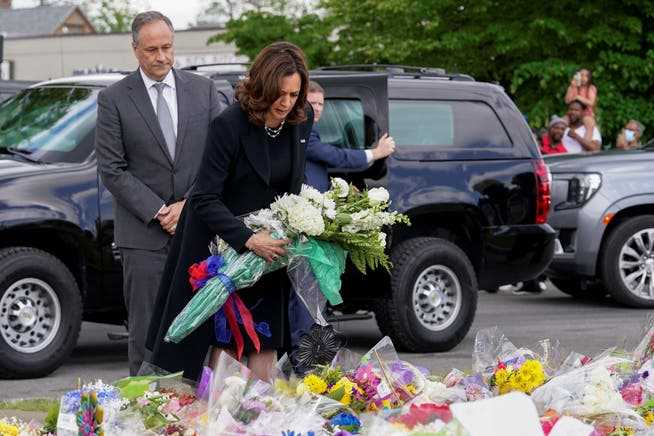 Vice President Kamala Harris lays flowers in front of the supermarket May 28 where a racist gunman opened fire.