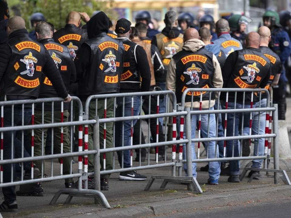 Bandidos members stand in front of the courthouse in Bern on May 30, 2022.