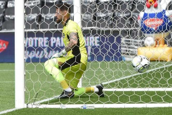 Benoît Costil's Girondins conceded four goals, including the first in the 5th minute, Sunday May 8 at the Raymond-Kopa stadium in Angers.