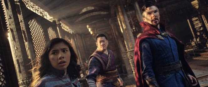 America Chavez (Xochitl Gomez), Wong (Benedict Wong), Doctor Strange (Benedict Cumberbatch), in “Doctor Strange in the Multiverse of Madness”, by Sam Raimi.