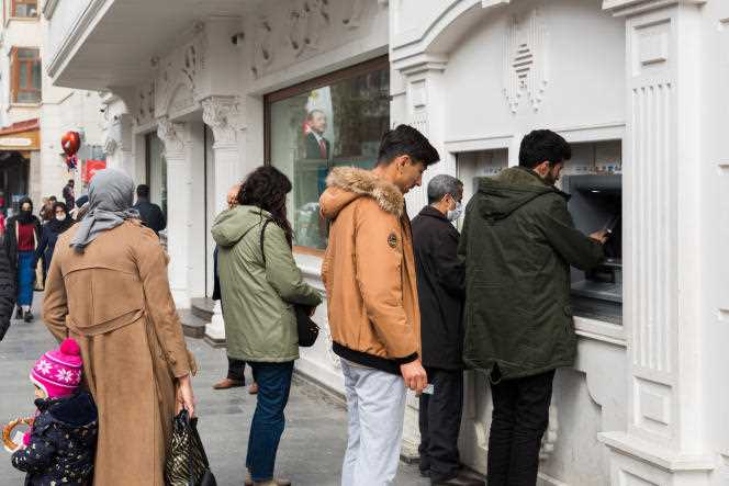 In front of ATMs, in Diyarbakir (Turkey), March 22, 2022. 
