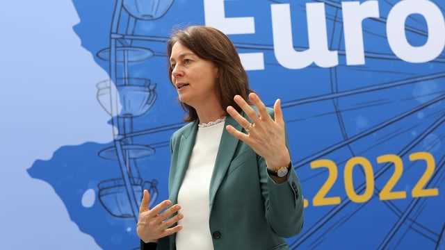 Barley war als EU-Spitzenpolitikerin zu Gast bei einem grenzüberschreitenden Fest zum Europatag in Guben und Gubin.
