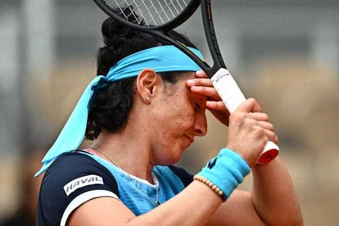 The Tunisian Ons Jabeur was beaten in the first round of Roland-Garros by the Polish Magda Linette, Sunday May 22.