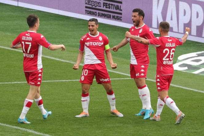 Wissam Ben Yedder (left) celebrates his 21st goal of the season, scored with AS Monaco against Angers (2-0).