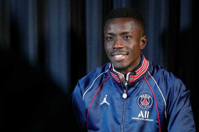 Senegalese midfielder from Paris-Saint-Germain, Idrissa Gueye, in Saint-Germain-en-Laye, December 17, 2021.