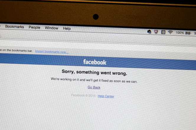 An error message appears on the Facebook homepage on a laptop screen, in Newark, New Jersey, in 2015.
