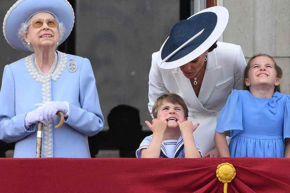 Duchess Catherine speaks a word of power with her son Prince Louis.
