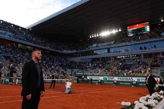 A young activist interrupted the second men's semi-final at Roland-Garros on Friday.