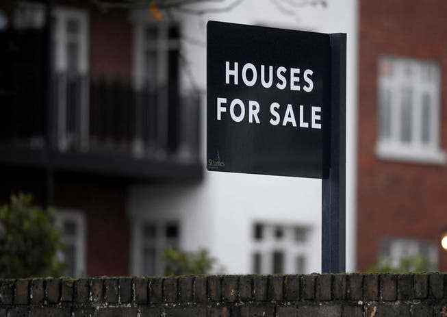 Wegen der Inflation halten sich Käufer auf dem Immobilienmarkt zurück. 