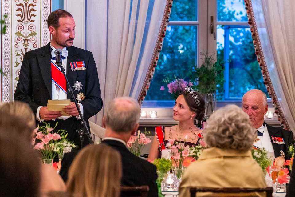 During Prince Haakon's loving speech, Princess Ingrid Alexandra shed tears.