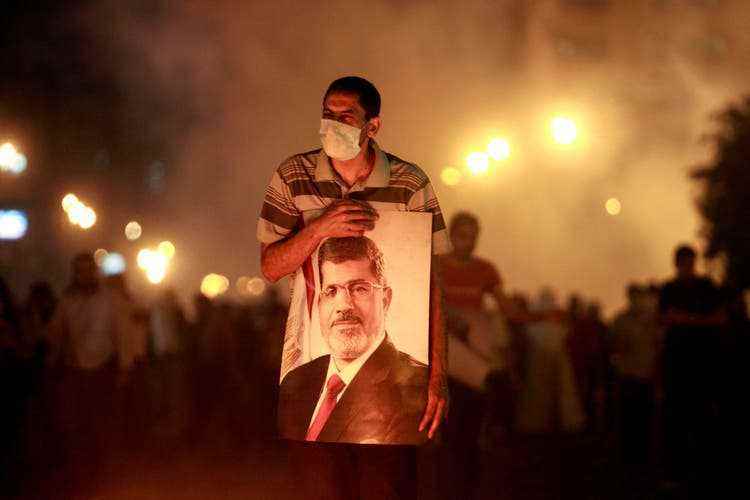 Der Putsch von General Sisi gegen Präsident Mursi führte im Sommer 2013 in Kairo und in anderen Städten zu wochenlangen Protesten, die das Militär jedoch blutig niederschlagen liess.