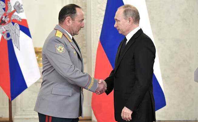 The alleged new supreme commander in Ukraine, Gennady Shidko, in a picture from 2017, when President Putin honored him with the order 