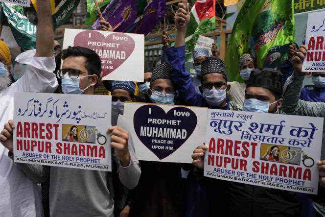 Indian Muslims demand the arrest of Nupur Sharma, spokesperson for the ruling Hindu nationalist party, in Bombay on June 6, 2022. 