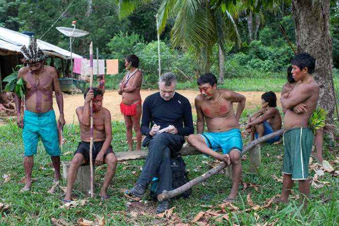 Dom Phillips speaks with natives at the Aldeia Maloca Papiu, in the state of Roraima, Brazil, on November 15, 2019.