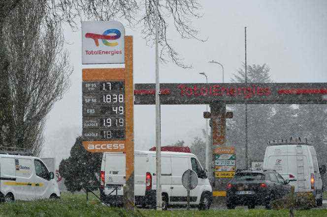 A TotalEnergies service station near Chartres, April 1, 2022.