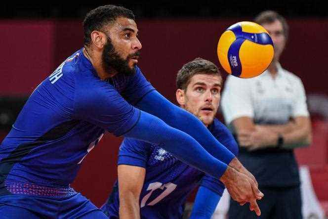 At the reception, Earvin Ngapeth in front of Trévor Clévenot, against Poland, in the quarter-finals of the Tokyo Olympics, August 3, 2021. 