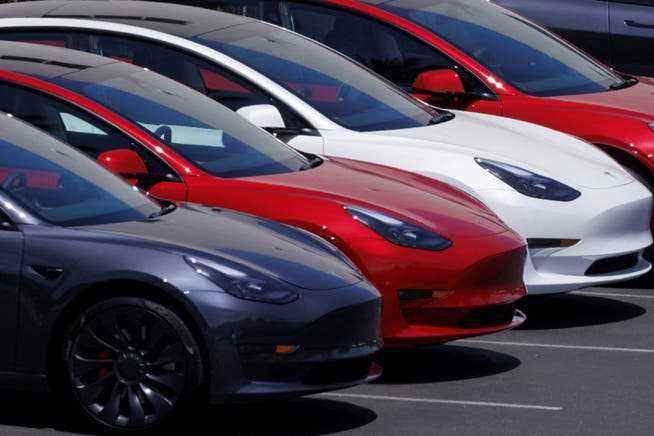 Das Kraftfahrtbundesamt hat einen Fehler im Notrufsystem von Tesla-Autos entdeckt.